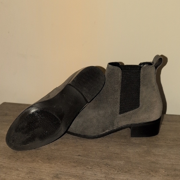 Steve Madden Chelsea Boots - Picture 4 of 8